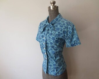 Vintage '50s Blue Floral Cotton Nipped Waist Blouse w/ Neck Tie Collar & Pleated Back, AS-IS, Large 42 Inch Bust