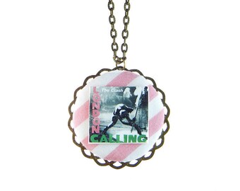 LONDON CALLING CIRCLE NECKLACE
