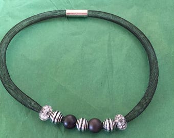 Lightweight magnetic clasp necklace