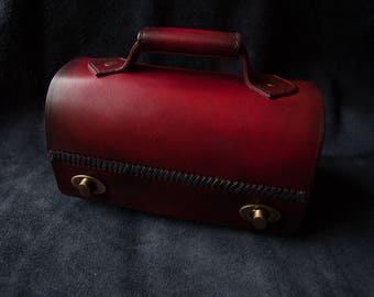 Burgundy leather handbag. Artisan model