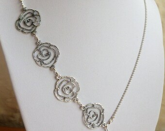 Mid-length 'Rose' necklace