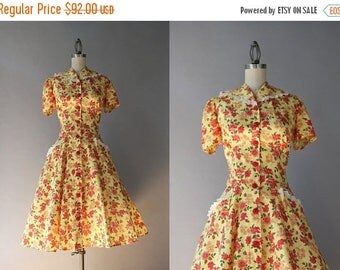 STOREWIDE SALE 1940s Dress / Vintage 40s Golden Floral Cotton Dress / 40s Full Skirt Lace Trimmed Yellow Red Flowers Dress with Pockets M me