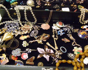 Assorted Vintage Jewelry Collection Lot