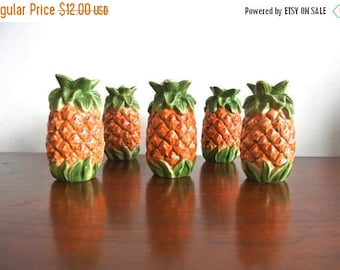 christmas in july sale Vintage Ceramic Pineapple Salt and Pepper Shakers - Pineapple Figurines