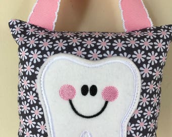 Tooth Fairy Pillow - White & Pink Daisy Pillow with Light Pink Ribbon - Kids Pillow - Kids Gift
