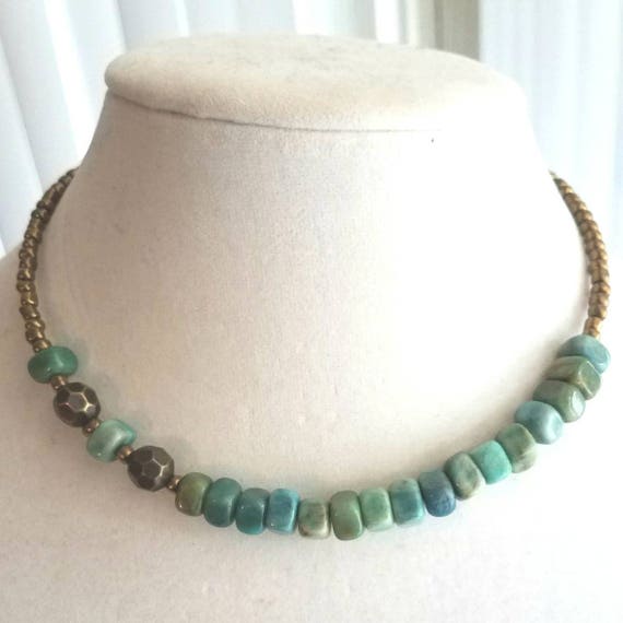 Memory wire green gemstone choker necklace. Free shipping.