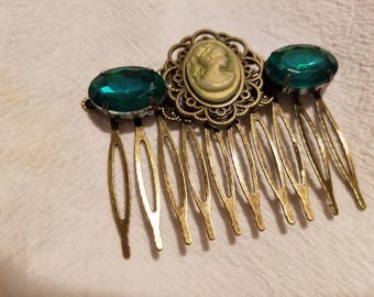 Elegant Sage Cameo green beaded hair comb