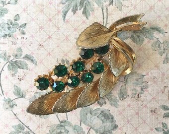 Pretty Vintage 1950's Rhinestone Brooch with Emerald Rhinestones