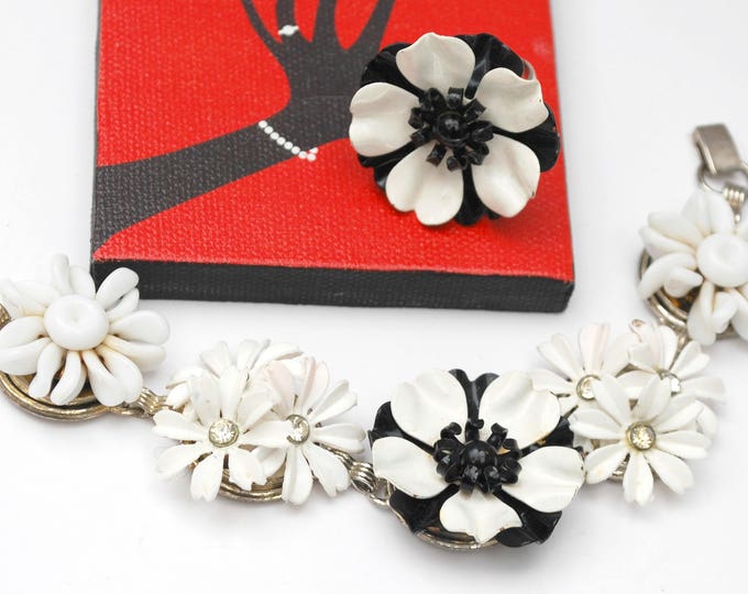 Flower bracelet and Adjustable ring Set - Black White - Enamel flower - White milk glass - Lucite - Rhinestone