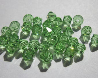 30 genuine swarovski 4mm - peridot (41) Crystal bicones