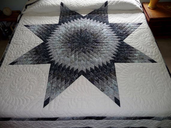 amish-lone-star-quilt-black-and-white