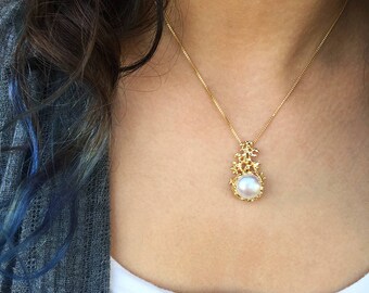 CORAL Gold Pearl Pendant Necklace, Gold Pearl Necklace Wedding, Bridal Jewelry Pearl, Bridal Pearl Necklace