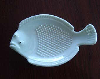Joyce Chen Japan White Ceramic Grater Fish Dish Garlic Ginger Home and Living décor C520