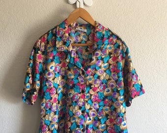 Women's Large - Vintage 80s Painted Floral Short Sleeve Button-Up Blouse ~ Notations
