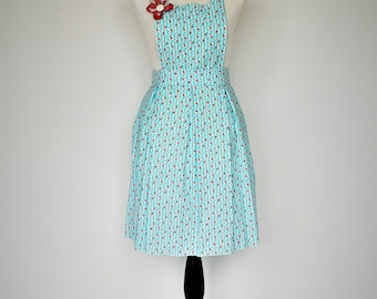 Sweet blue and white striped rosebud full apron with box pleats // full kitchen apron // retro apron // pinup apron // rosebud apron