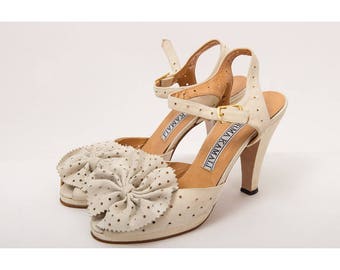 Vintage Norma Kamali / 1980s does 1940s bone suede peep toe ankle strap platform pumps / Bow heels 8 9