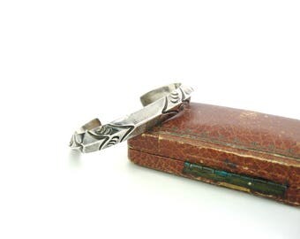 Navajo Sterling Silver Cuff Bracelet. Stamped Crescent Moons & Incised V Shapes. Carinated, Signed MT IM. Vintage Native American 39.1g