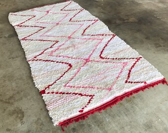 FREE SHIPPING Vintage Boucherouite Moroccan Rug / Moroccan Runner / Tribal Rug / Geometric Rug / 7 x 4 Rug / Pink, Red, White, Soft Rug