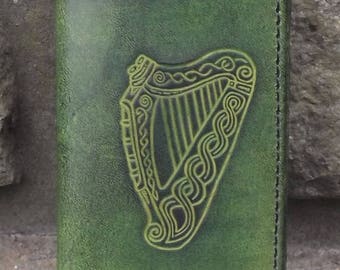 Leath Credit cards holder , "celtic harp" design, colour "vert anis " (16 colours available)