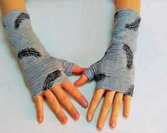 Gray jersey mitt and feather.