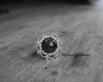 Fairy ring and its deep blue Labradorite cabochon