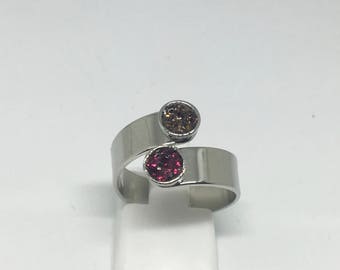 Bague Fantaisie Argentée Avec Strass Rouge - Occasion, Couleur Rouge Dominante - Bijou Tendance