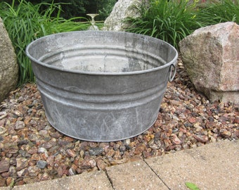 large round galvanized tub, vintage wash tub, party drink cooler, primitive decor, garden decor, farmhouse decor, round wash tub