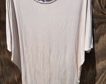 Sizes:S-L, Womens cream colored batwing top