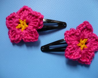crochet pink flower 2 Bobby pins