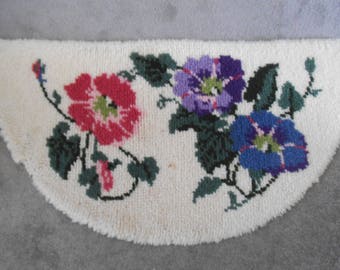 Vintage Readicut Latch Hook Rug c. 1960's