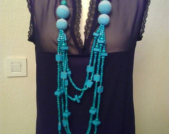 Turquoise colored wooden beads necklace