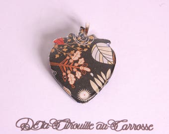 Pendant black, red and beige leaves pattern