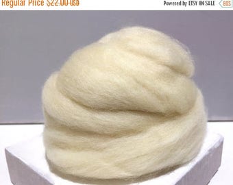 ROVING SALE Off White ecru wool roving, Spinning Fiber Dyeing Needle Felting/core wool, 1 pound, great beginner wool, learn to spin, giant a