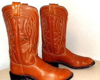 Nice tan brown leather Tony Lama brand cowboy boots
