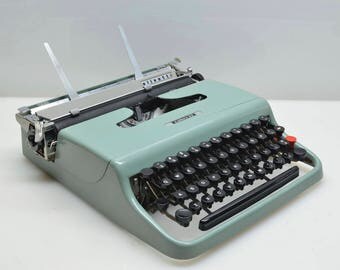 SALE! 1954 Olivetti Lettera 22 Serviced Manual PortaleTypewriter, Classic Machine Art by Marcello Nizzoli, Made in Italy, Sea Green, Typing