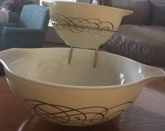 Pyrex Golden Scroll Chip Dip Bowls VGC