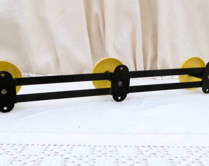 Vintage Mid Century Yellow and Black Painted Metal Wall Mounted Coat Rack, Retro 1960s / 1970s Mural Atomic Coat Hanger, French Hook Vintage Mid Century Yellow and Black Painted Metal Wall Mounted Coat Rack, Retro 1960s / 1970s Mural Atomic Coat Hanger, French Hook