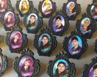 24 **Mal ONLY** DISNEY DESCENDANTS 2 cupcake rings picks or cake toppers birthday party treat bag favors Mal Evie Uma Ben Carlos Jay