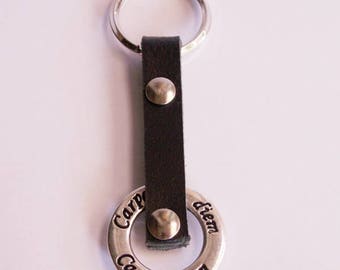 Black leather key chain "Carpe Diem"