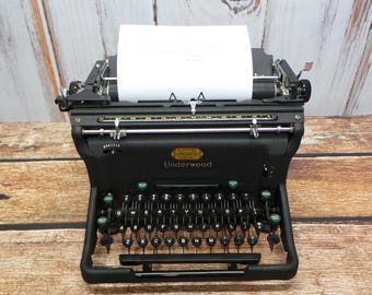 1947 Underwood Typewriter, Model 11, Black Keyes, Looks and Works Great