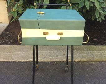 Vintage Record Player, Portable Record Player, Silvertone Turntable, Vinyl Record Player, Silvertone Model #7244, Vintage Music Room Decor