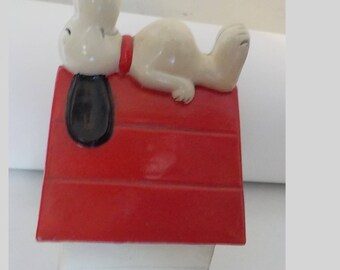 Vintage Snoopy Doghouse Peanuts Coin Bank