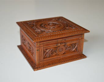 Beautiful intricately hand carved antique Indian box jewel box trinket casket bird c.1920-30
