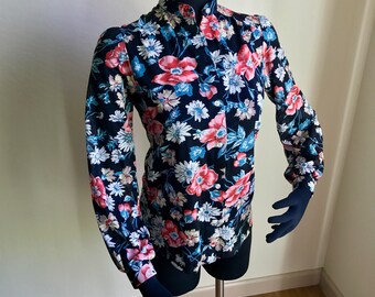 Vtg Button-up Blouse 70s/80s (?)