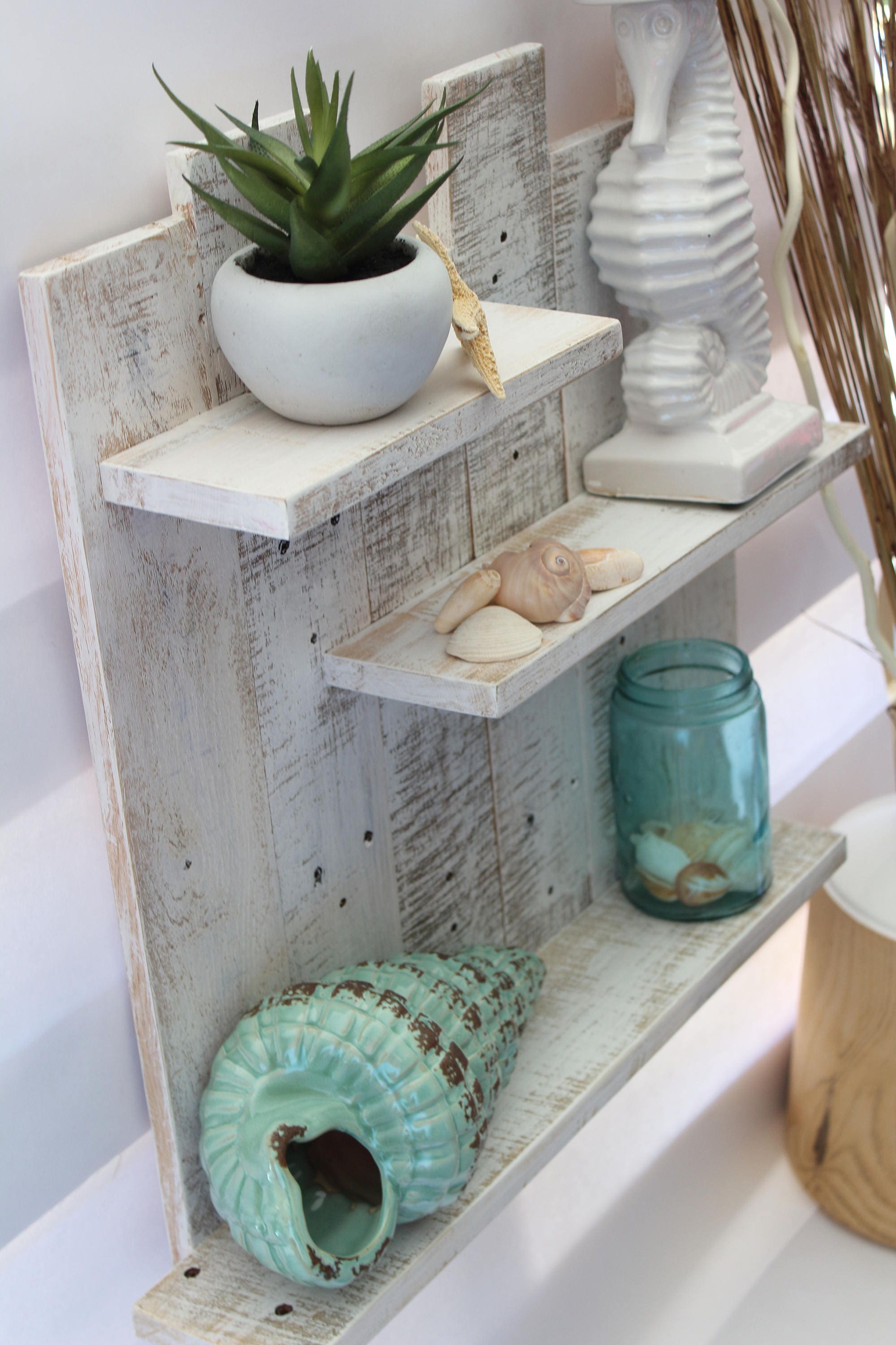 floating-pallet-shelves-floatingshelves-diy