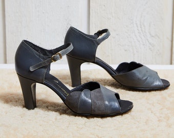 Sale! 50s Naturalizer Grey Leather and Nubuck Peep-toe Mary Jane Heels • 7