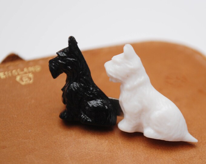 Scottie brooch - two dogs- Black white - plastic - signed Made in Great Britain