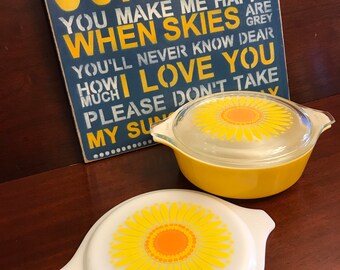 Vintage Pyrex Daisy Cinderella 471 casserole, 1 pint Daisy collectible Pyrex, yellow and white Pyrex, Sunflower Pyrex, 2 lids, Gift for her