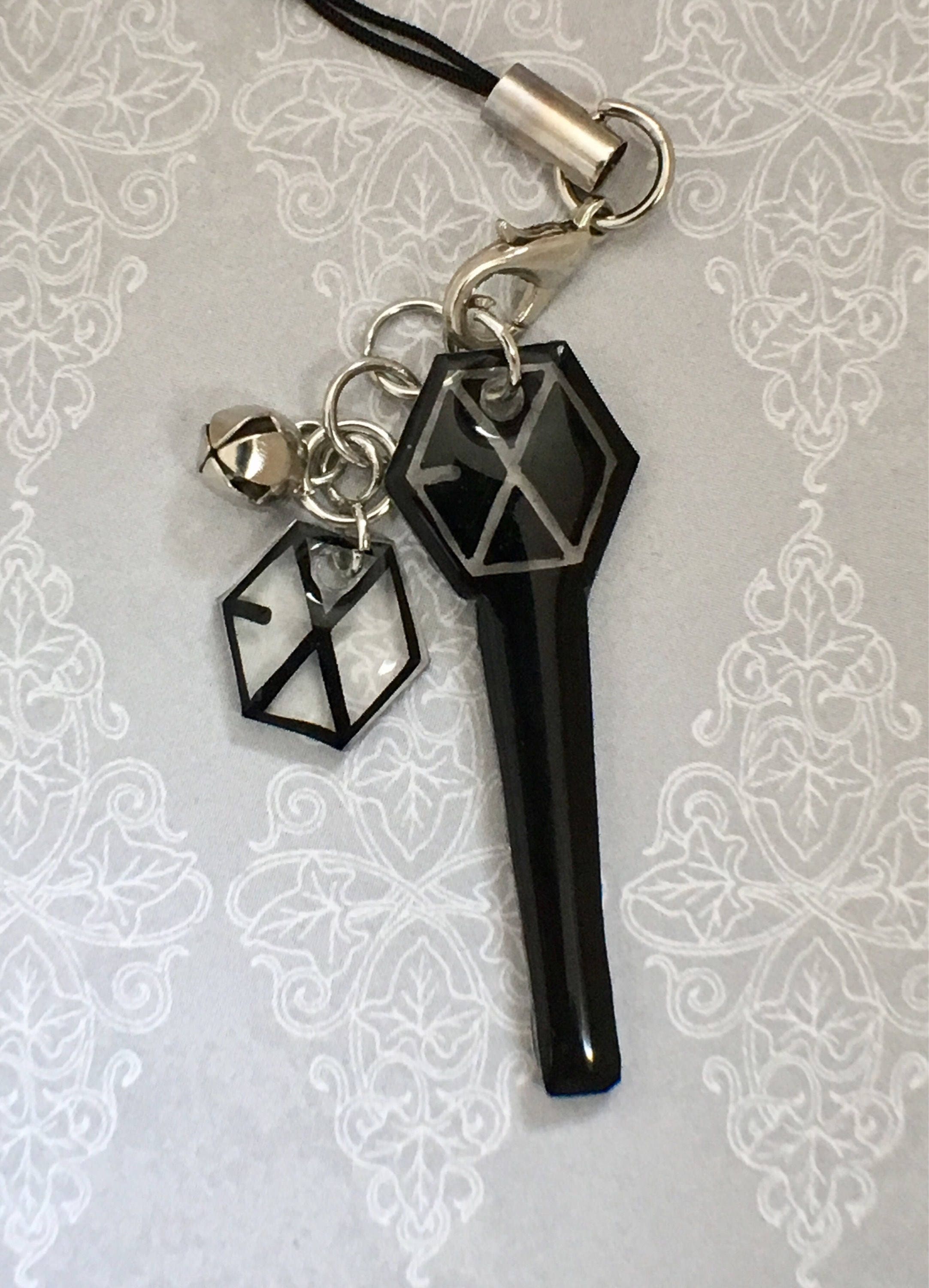 exo lightstick and logo mini keychain set kpop cell phone exo lightstick and logo mini keychain set kpop cell phone
