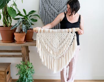 Macrame Wall Hanging Malu / Macrame Wall Hanging / Modern Macrame / Macrame Tapestry /Boho Wall Hanging/ Wall Tapestry